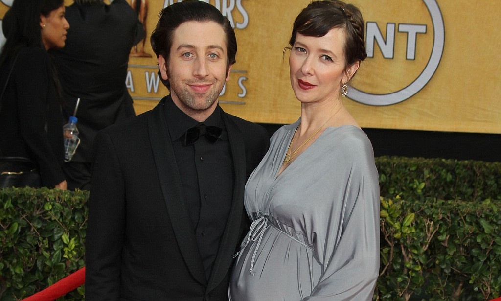 Личная жизнь актеров «Теории большого взрыва»: кто нашел любовь за кадром теория большого взрыва, актеры, личная жизнь, кейли куоко, джонни галеки, саймон хелберг, мелисса рауш, кунал найяр, маим бялик, джим парсонс, отношения знаменитостей, новости шоу-бизнеса