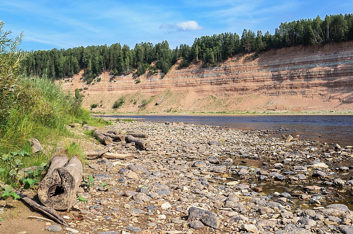 геологическое обнажение на реке Сухоне