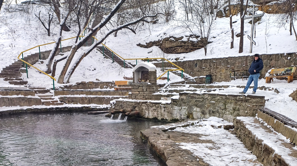 Гремучий источник в Крещенский сочельник 