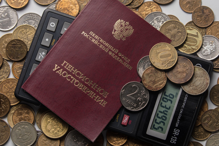 "Отпуск по уходу за ребенком не учли в стаже: как через суд вернуть свои пенсионные баллы и увеличить выплаты"