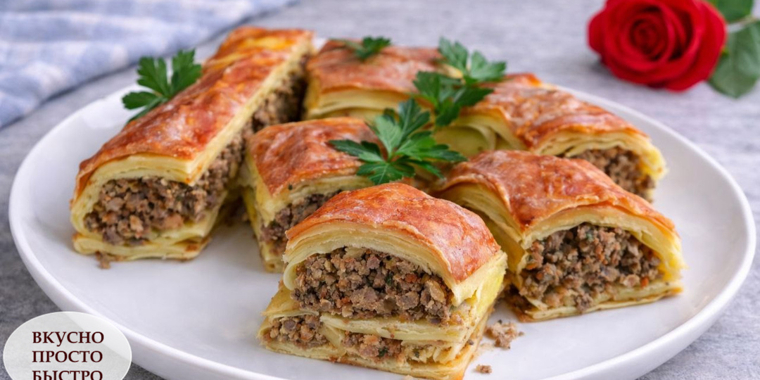 БЛИННЫЙ ПИРОГ С ПЕЧЕНОЧНОЙ НАЧИНКОЙ и морковью, запеченный под сметанной заливкой