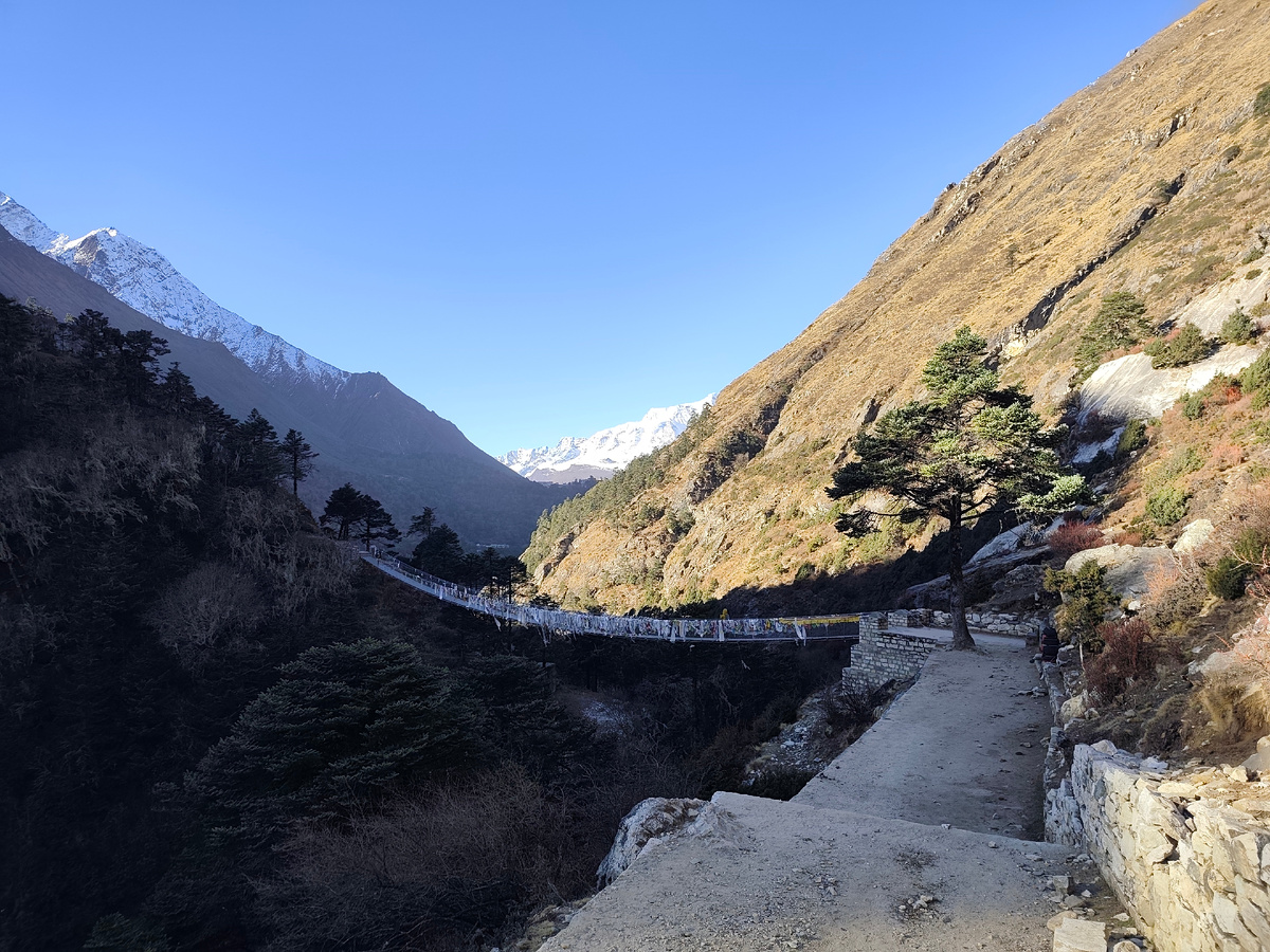 Мост через реку Лобуче