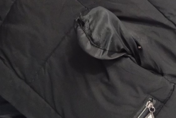 к чему дырка в кармане