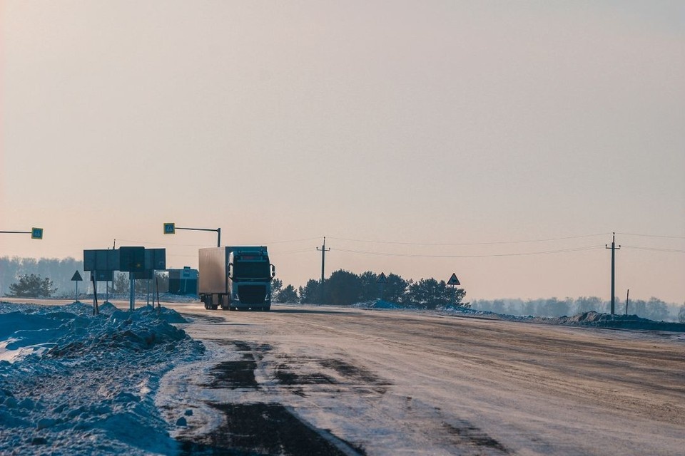    На трассе М-4 Дон под Каменском перекрыли левую полосу после удара в мост. Виктория МИНАЕВА