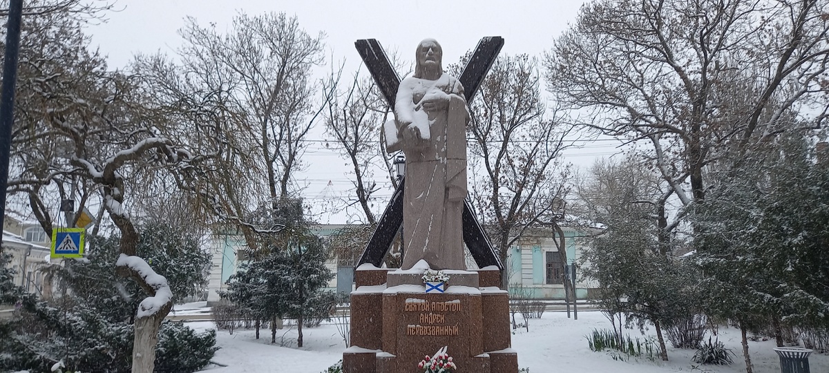 Памятник  апостолу Андрею Первозванному в Феодосии