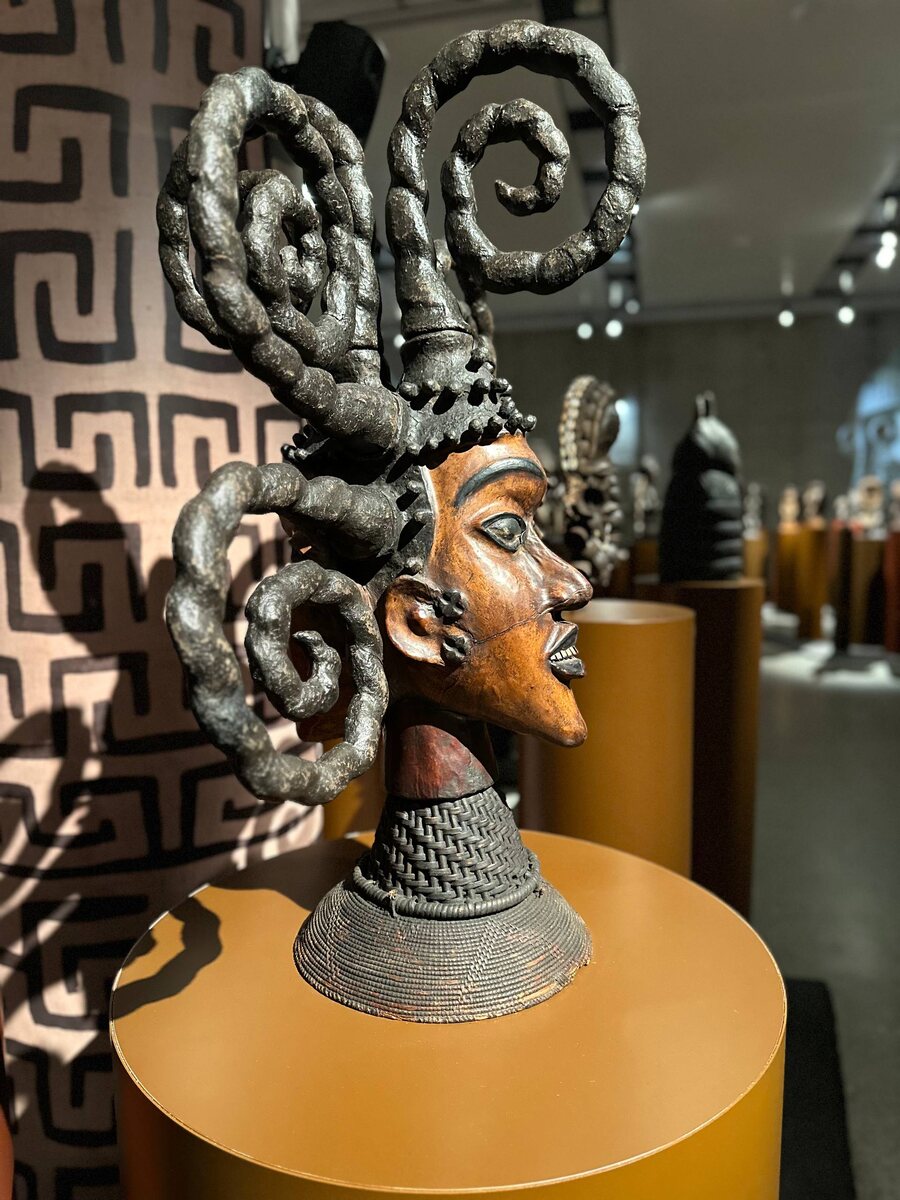 Музей ЗИЛАРТ. Выставка «Африканское искусство: боги, предки, жизнь». Личное фото.