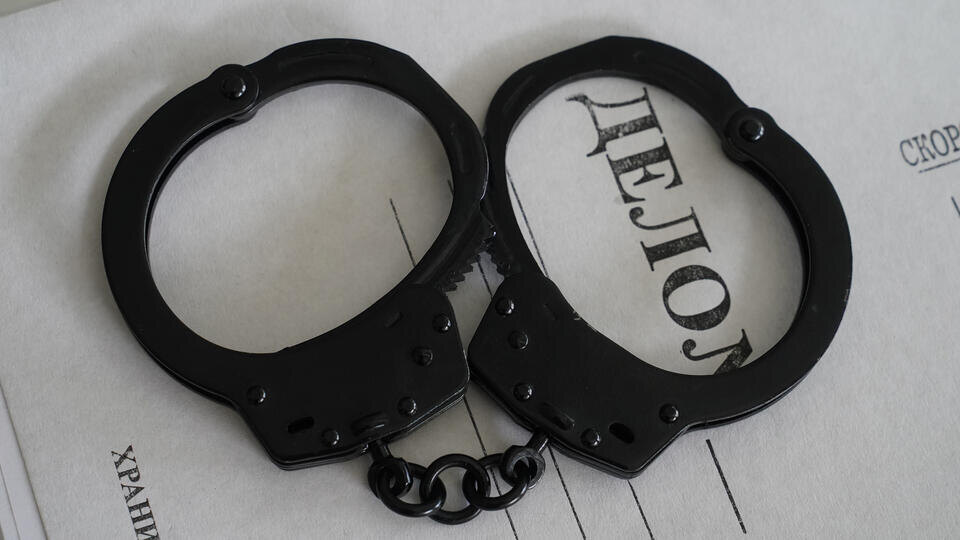     Дело возбудили после падения ледяной глыбы на коляску с ребенком в Москве ИЗВЕСТИЯ/Эдуард Корниенко