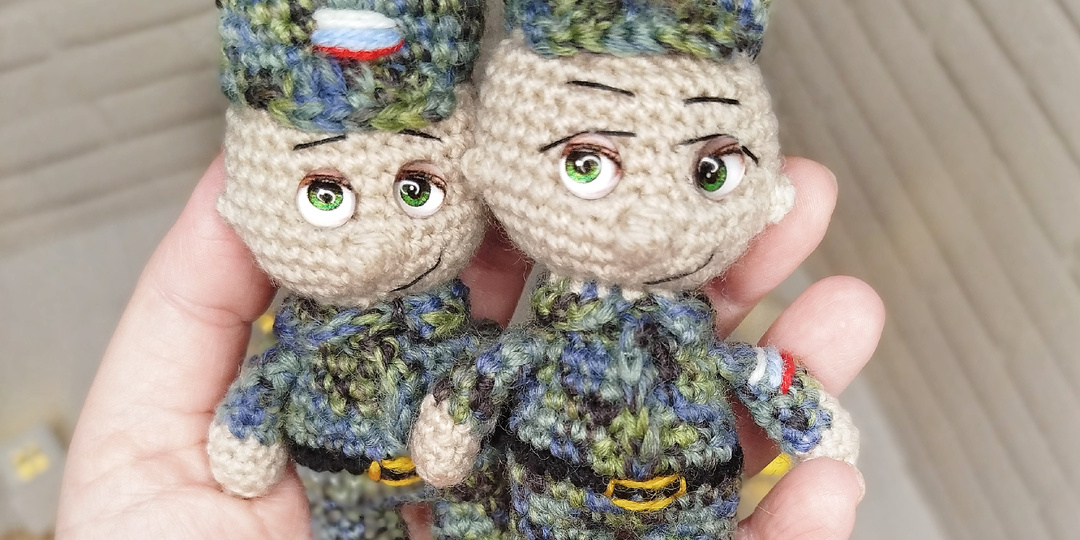 Добавила описание кепки для солдата