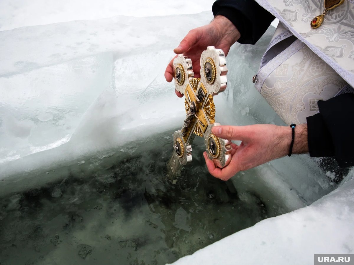     Крещенисчкие купания на Туре продлятся до полуночи 19 января