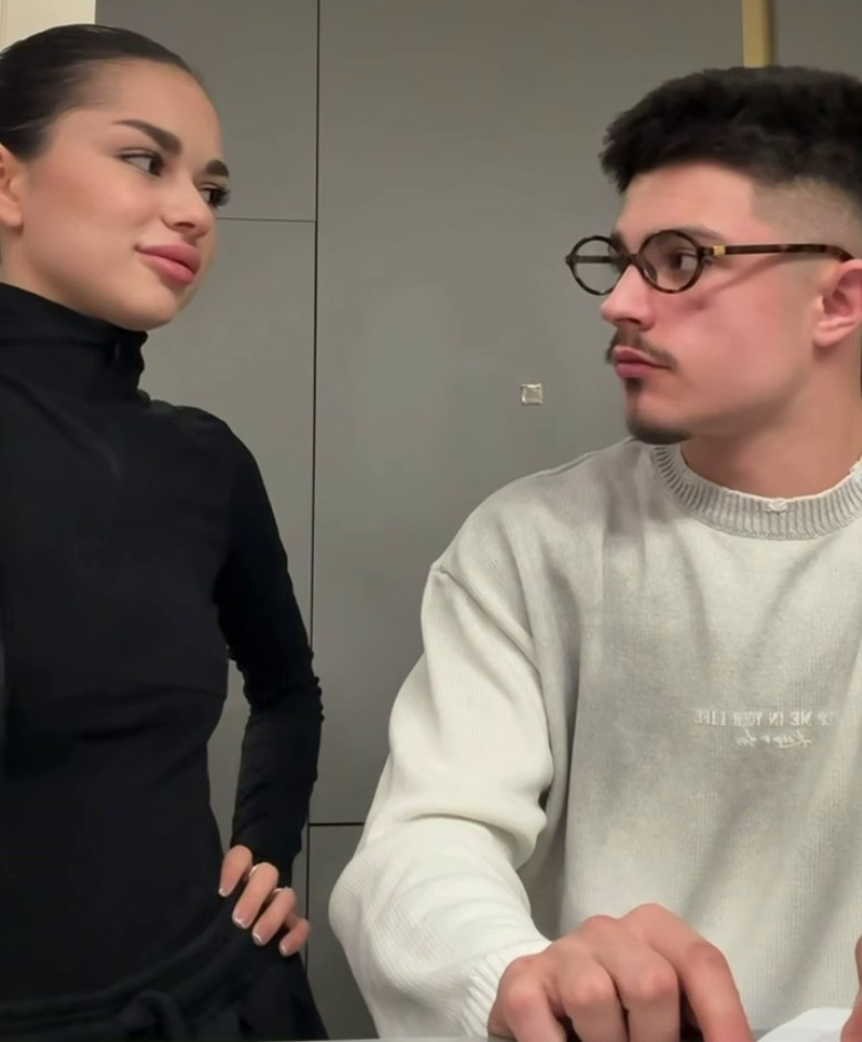 Аня поймала взгляд — поймёт ли сердце?