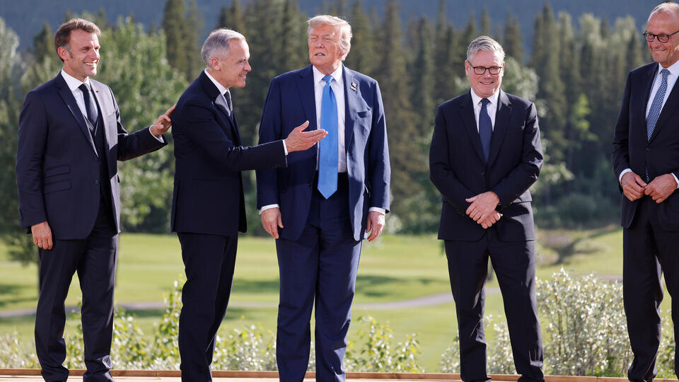     Лидеры G7 в Давосе хотят согласовать с Трампом гарантии безопасности Украины LUDOVIC MARIN/POOL/EPA/TASS
