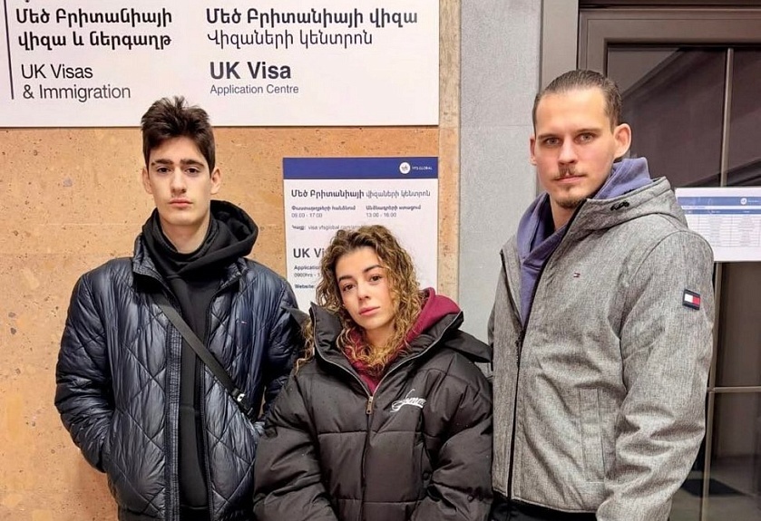 Одиночник Семен Данилянц и спортивная пара Карина Акопова / Никита Рахманин