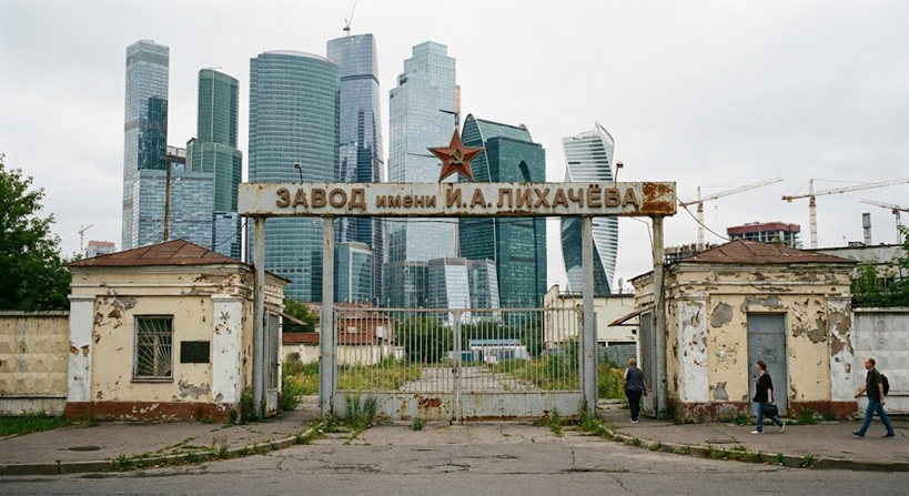 Они выстояли в Революцию и Великую Отечественную, но не пережили 90-е. 5 легендарных заводов, на месте которых теперь стоят человейники и ТЦ