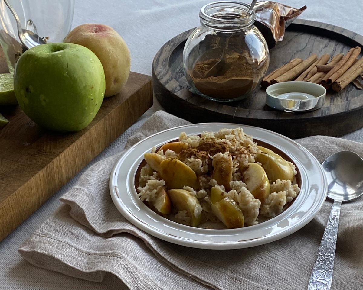 Овсянка с яблоками и специями