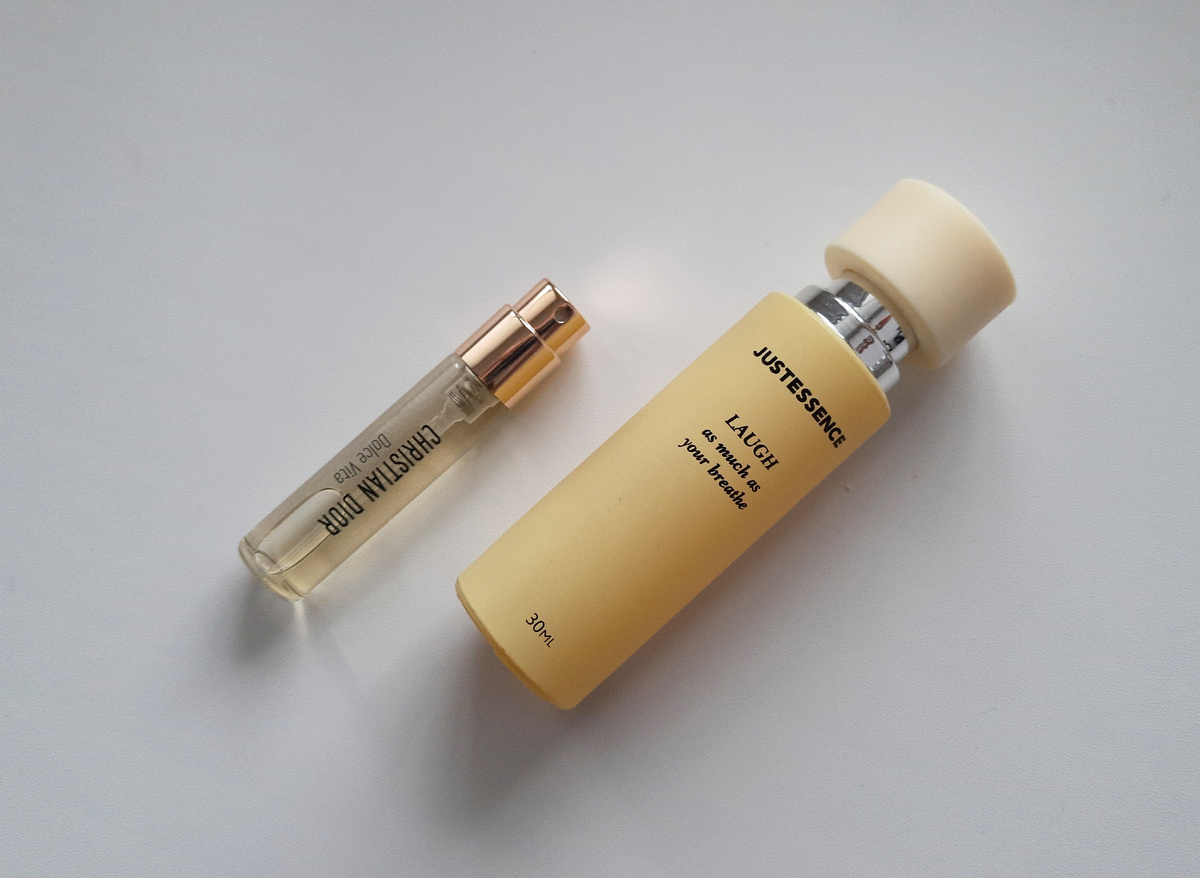 Помните эти бюджетные ароматы? Желтенький Laugh as much as you breath явно делает поклон в сторону легендарной Dolce Vita! Это ни в коем случае не клон и не аналог, но сходство - особенно в старте - считывается моментально.