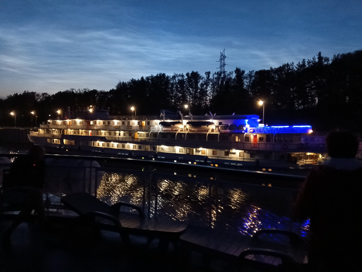 Фото из личного архива двух Капах. С борта т/х Космонавт Гагарин