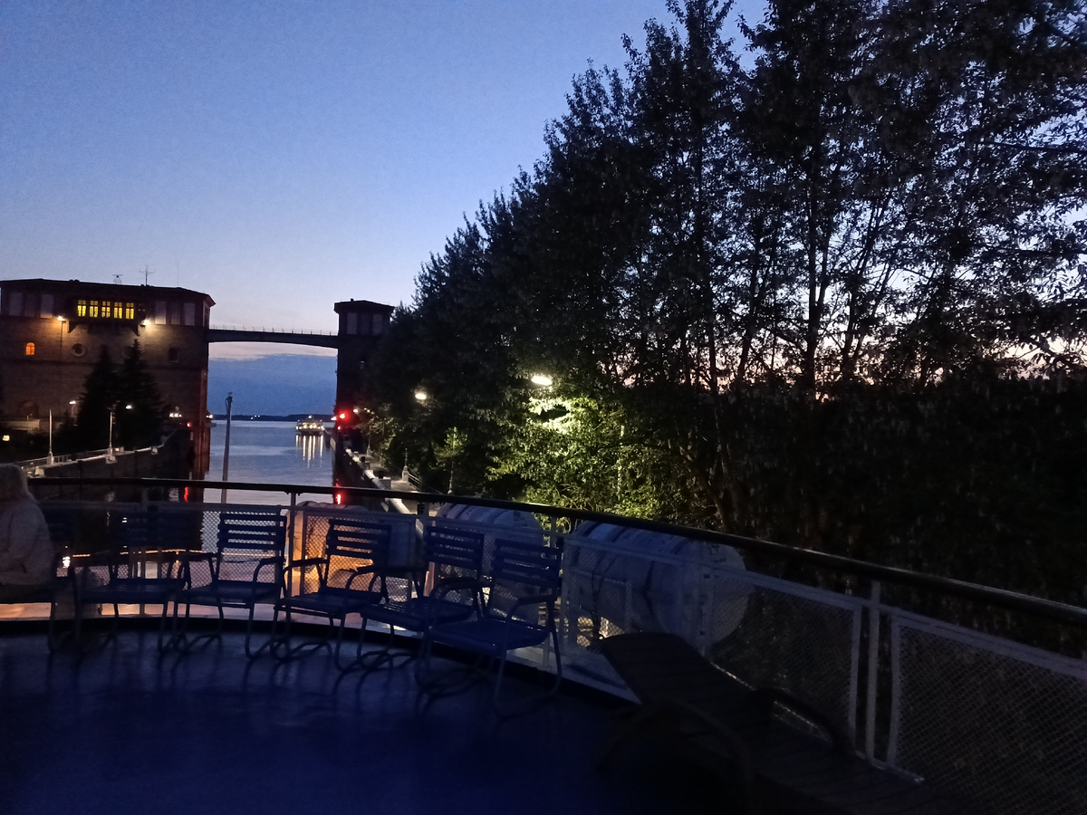 Фото из личного архива двух Капах с борта т/х Космонат Гагарин