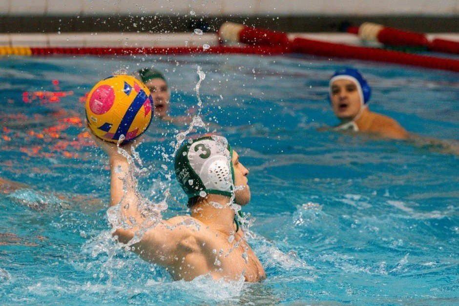    С мячом Константин Киселев. предоставлено СК «Синтез» 