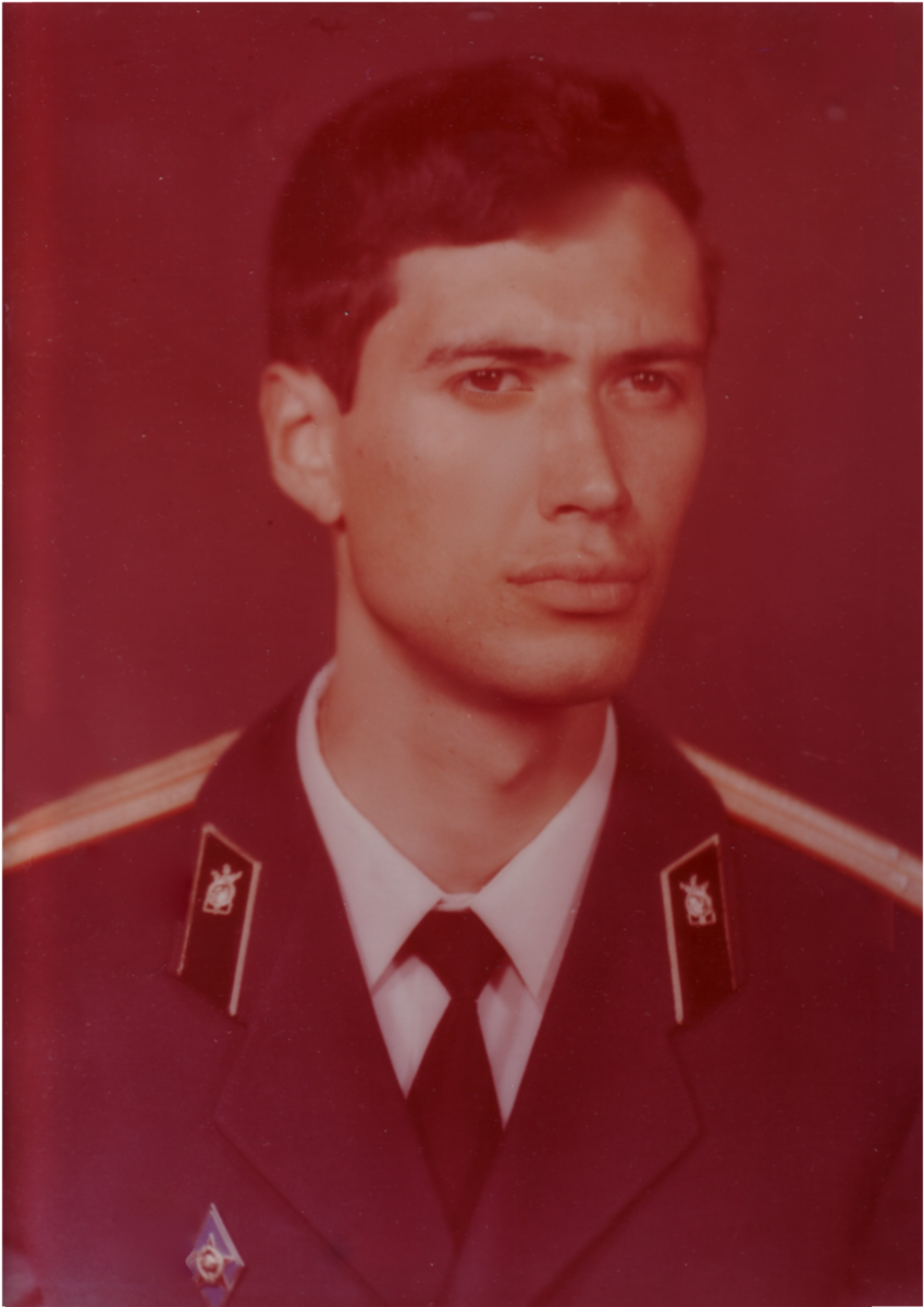 Офицер с высшим политическим образованием. Для системы – опасный элемент