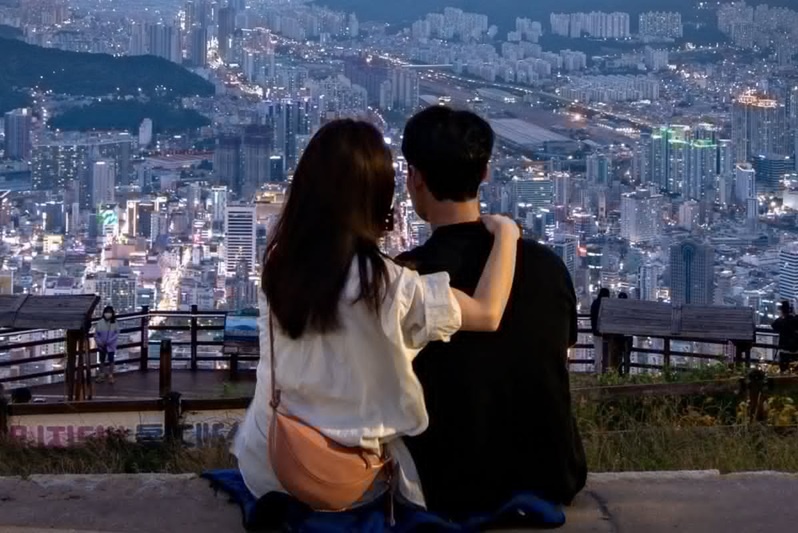 Влюбленные корейцы. Источник: Shutterstock