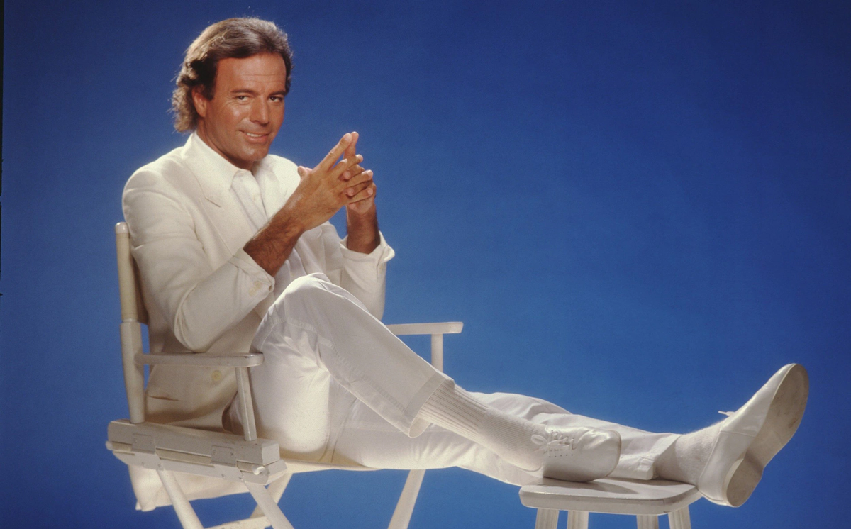 Певец Хулио Иглесиас (на фото 1983 года) обвиняется в сексуальном насилии над двумя сотрудницами своих домов на Карибах. Фото: Гарри Лэнгдон/Getty