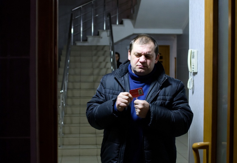 Кому собственник вправе отказать в доступе в квартиру, даже при наличии удостоверения?