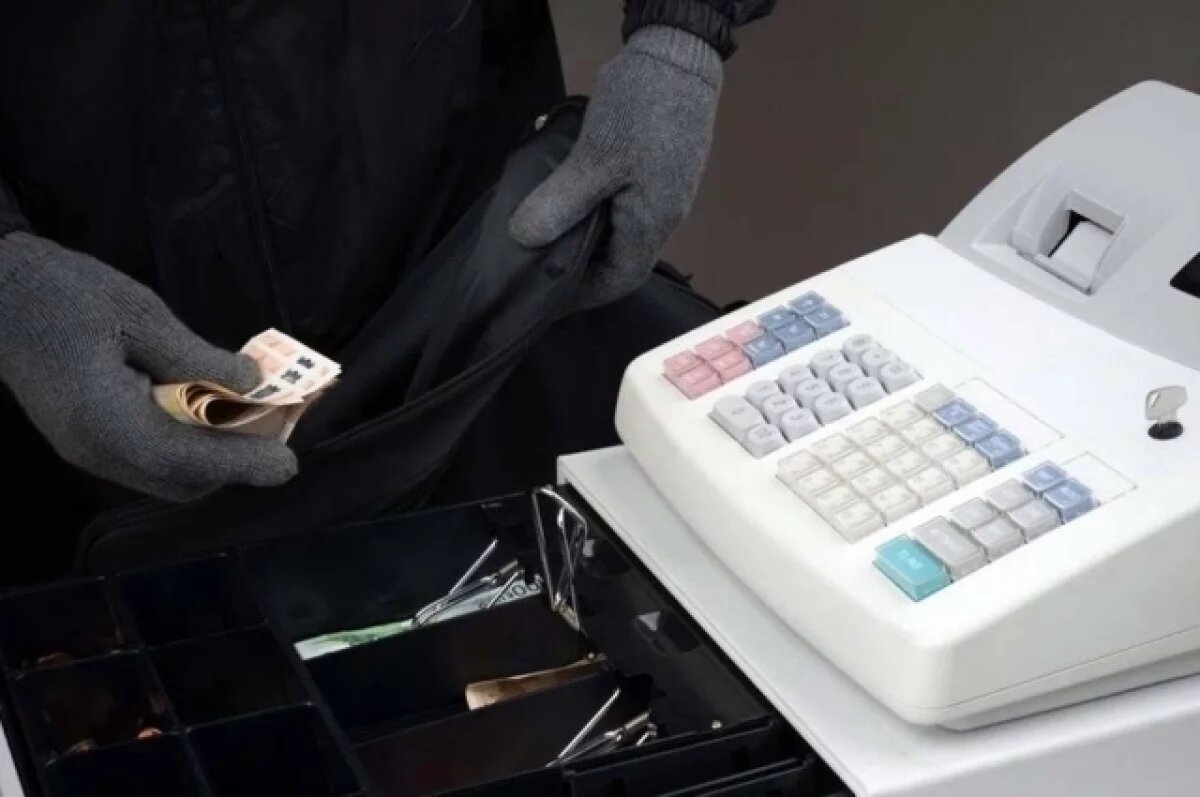    Охранник ТЦ в Южно-Сахалинске похищал деньги из касс павильонов