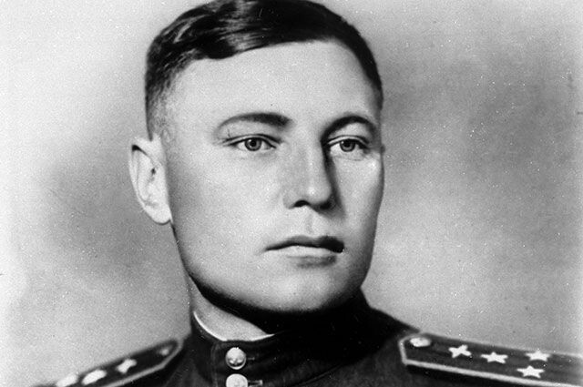 После случая с самолётом он записался на авиамоделирование