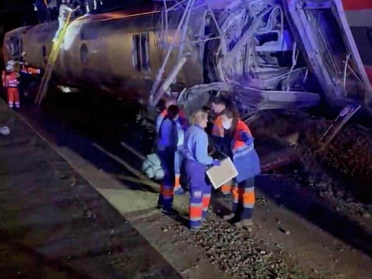    Последствия схода двух поездов в провинции Кордоба | © REUTERS / @eleanorinthesky via X