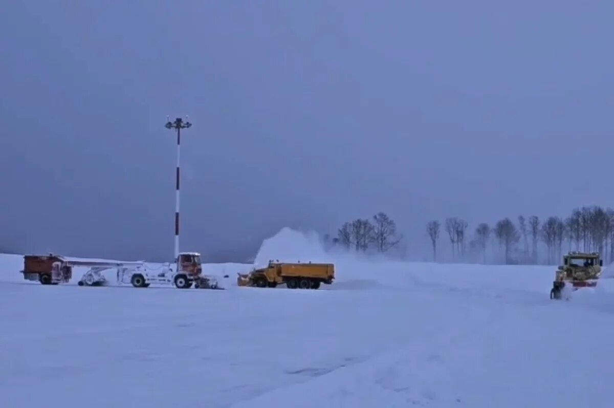    Аэропорты Хабаровского края закрыты на снегоочистку, рейсы задерживаются