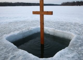 Феномен крещенской воды: как его объясняют учёные