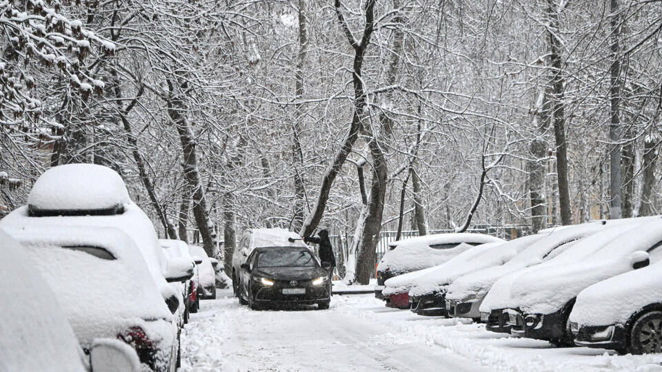     Проверка на прочность: как россияне справляются с аномальными снегопадами РИА Новости/Владимир Федоренко