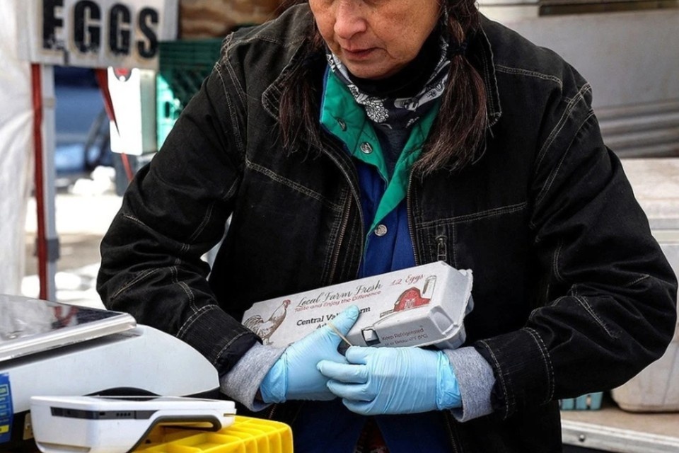    Белый дом и штат Калифорния начнут судиться по делу о ценах на яйца REUTERS