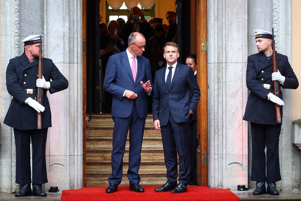    Канцлеру Германии Мерцу и президенту Франции Макрону есть о чем задуматься. Трамп точно не простит им попытку противостоять его притязаниям на Гренландию. Фото: Christian Mang/Getty Images