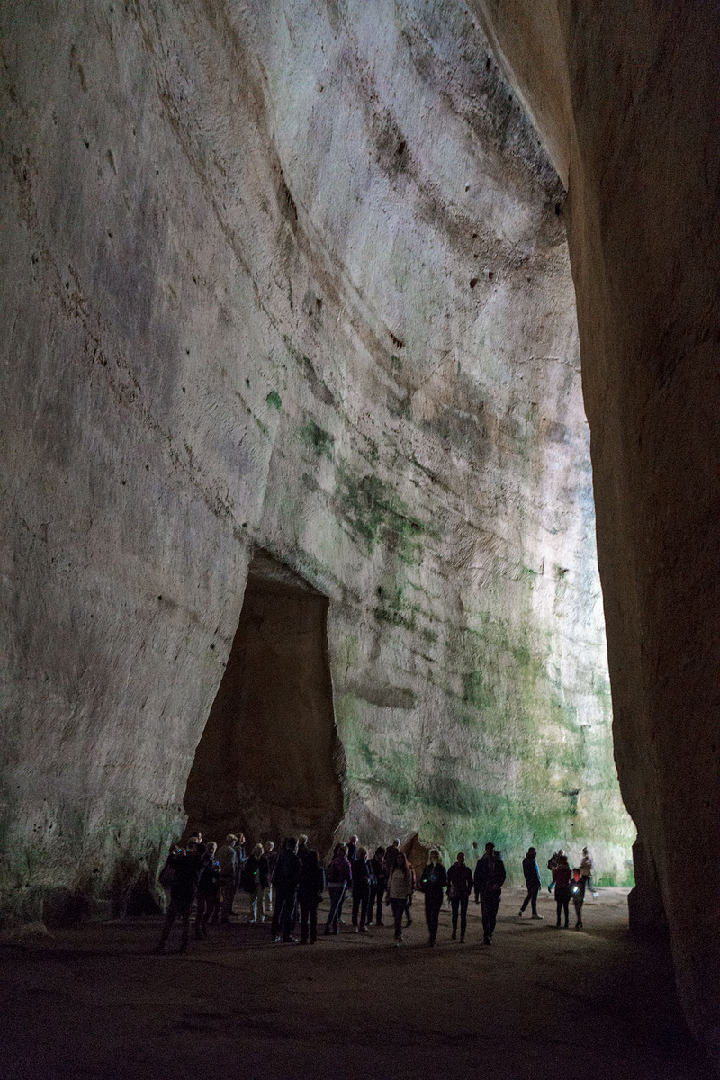 Внутри Уха Дионисия.