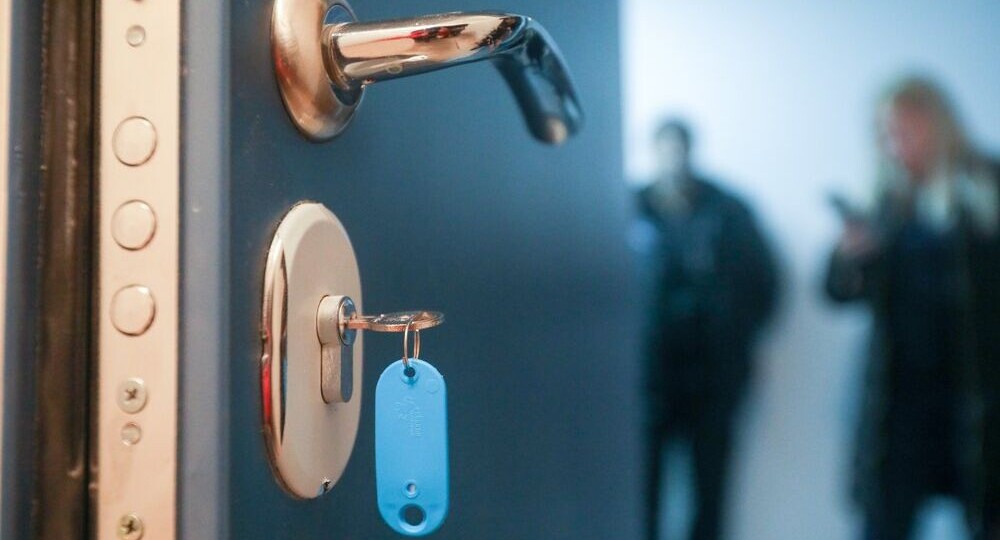 Парадокс: продажи жилья в Петербурге упали, а цены на квартиры продолжают расти