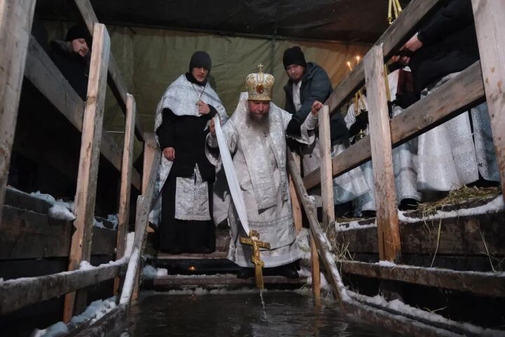 Губернатор Игорь Бабушкин поздравил православных астраханцев с праздником Крещения Господня