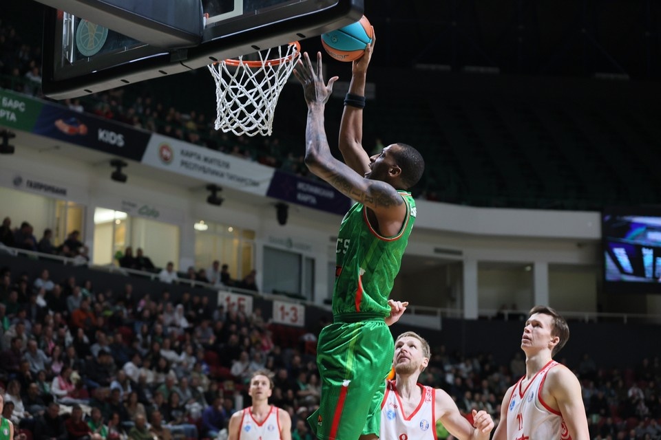    Особую роль в успехе УНИКСа сыграли Маркус Бингэм и Джален Рейнольдс, набравшие по 19 очков. пресс-служба БК УНИКС