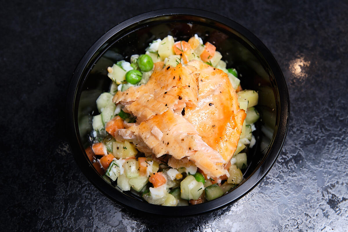 Оливье с запечённой рыбой