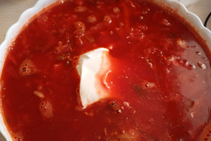    Борщ с квашеной капустой способен придать бодрости в мороз. Фото VN.ru