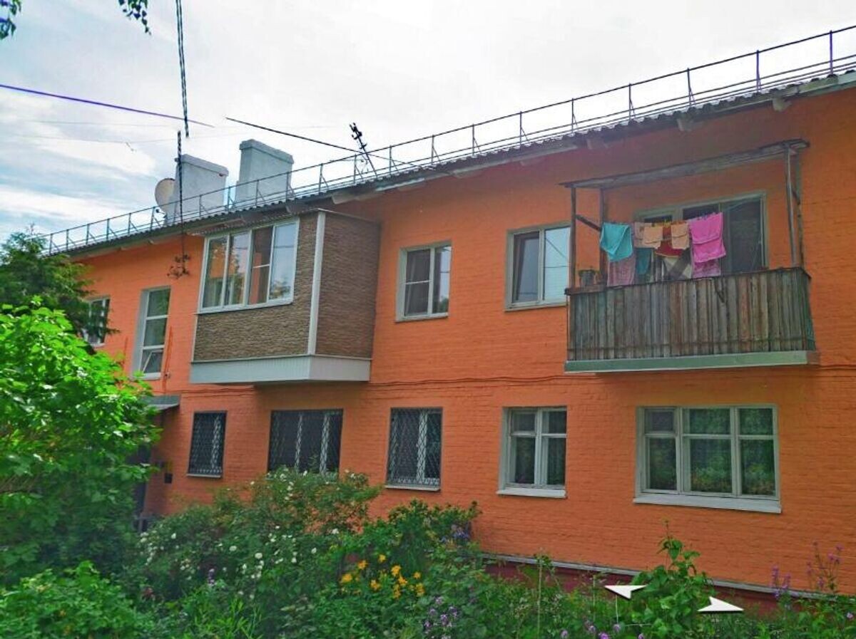    Квартиру в этом доме приобрел Волчков