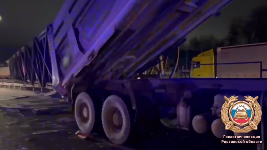 В Каменском районе самосвал снес мост