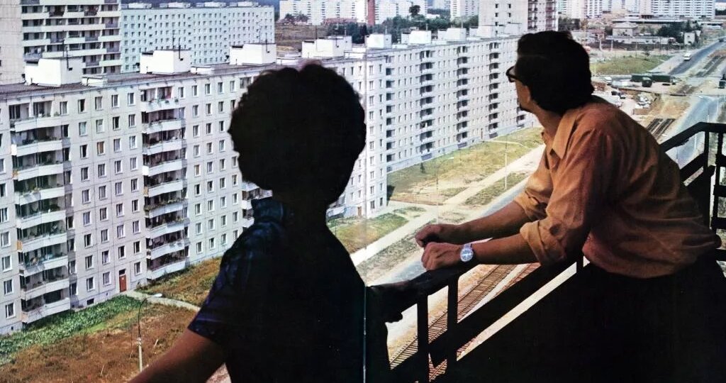 «Бесплатное жилье, как в СССР, не решит проблему». Что предлагают вместо этого?