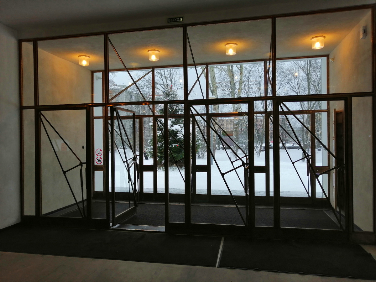 Вход в библиотеку