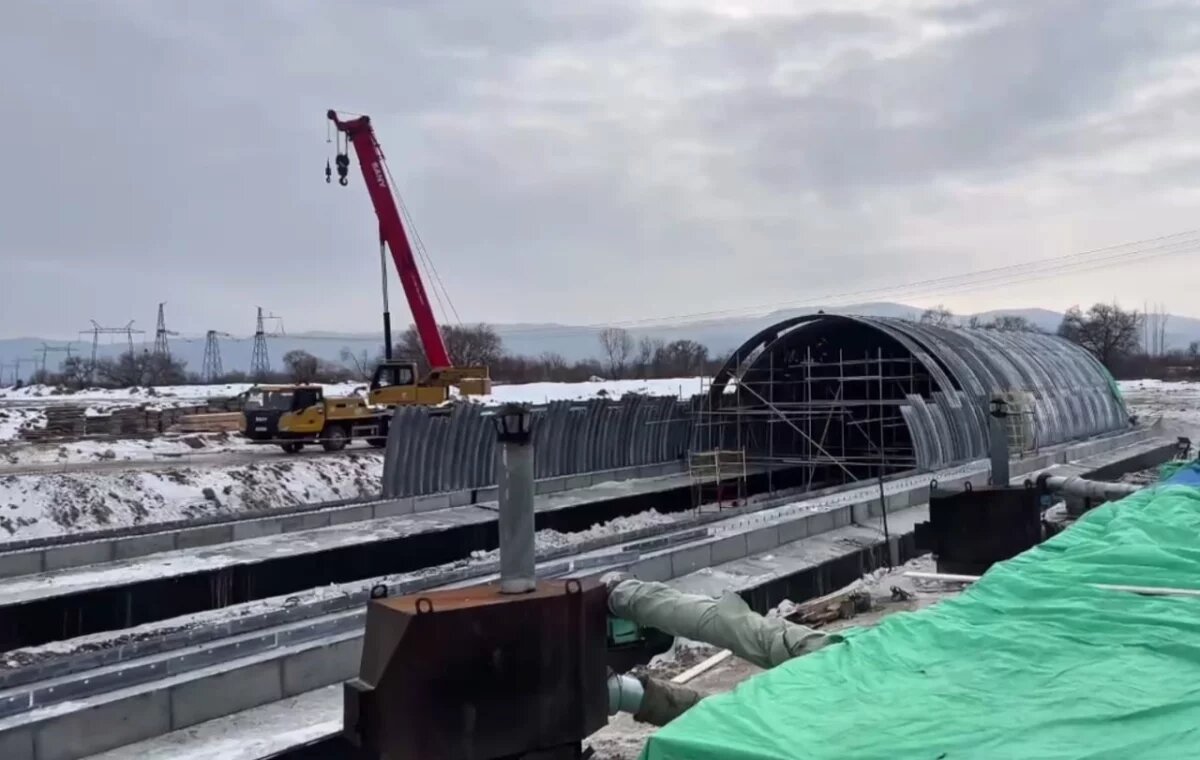    Дорогу к погранпереходу на Большом Уссурийском строят ускоренными темпами