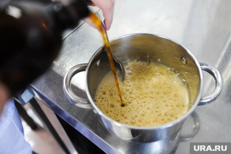 В этот день нужно было запить возможное будущее горе, для это использовалось пиво и брага. Фото: Вадим Ахметов © URA.RU