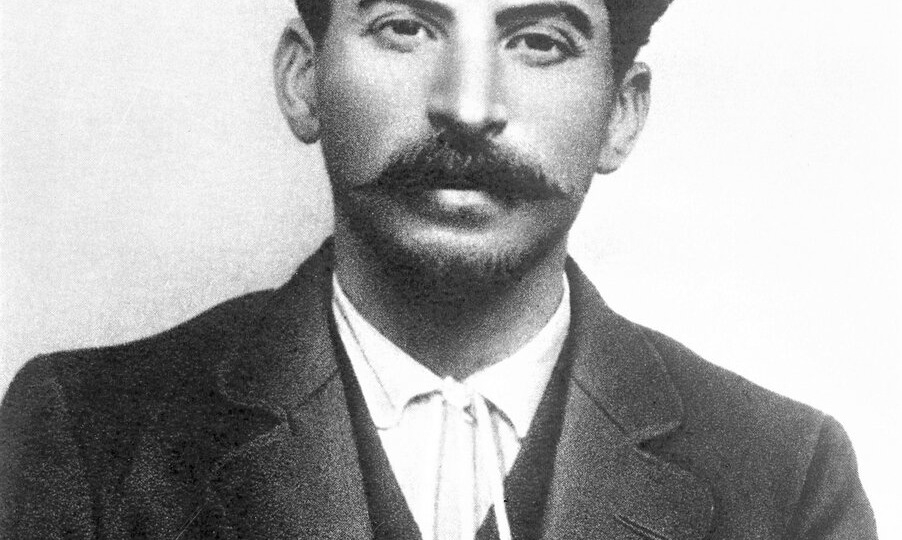 Как незаконнорожденный сын помещика стал генсеком СССР