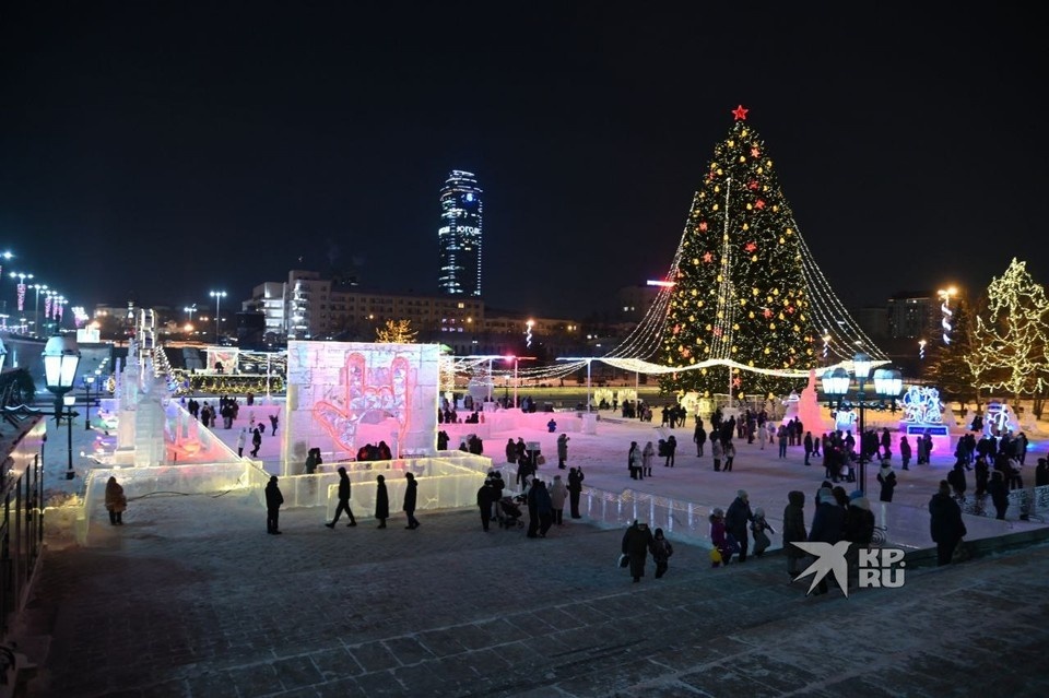   Ледовый городок в Историческом сквере Екатеринбурга начнут демонтировать 19 января Ольга ЮШКОВА