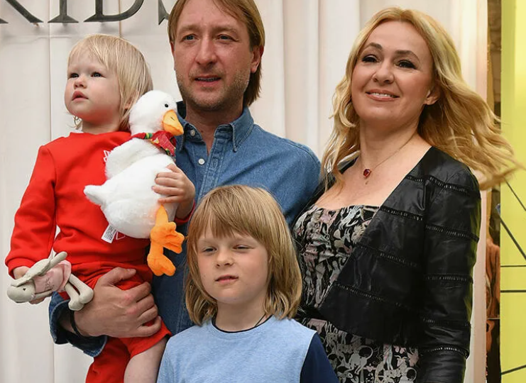 "Ему уже 5 лет". Младший сын Евгения Плющенко и Яны Рудковской Арсений