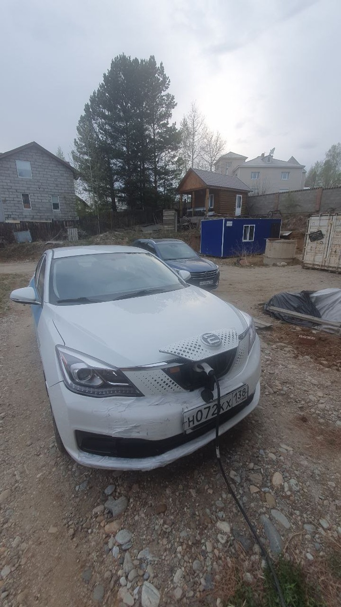 какое то время после дтп, пришлось покататься с заклеенной скотчем мордой.